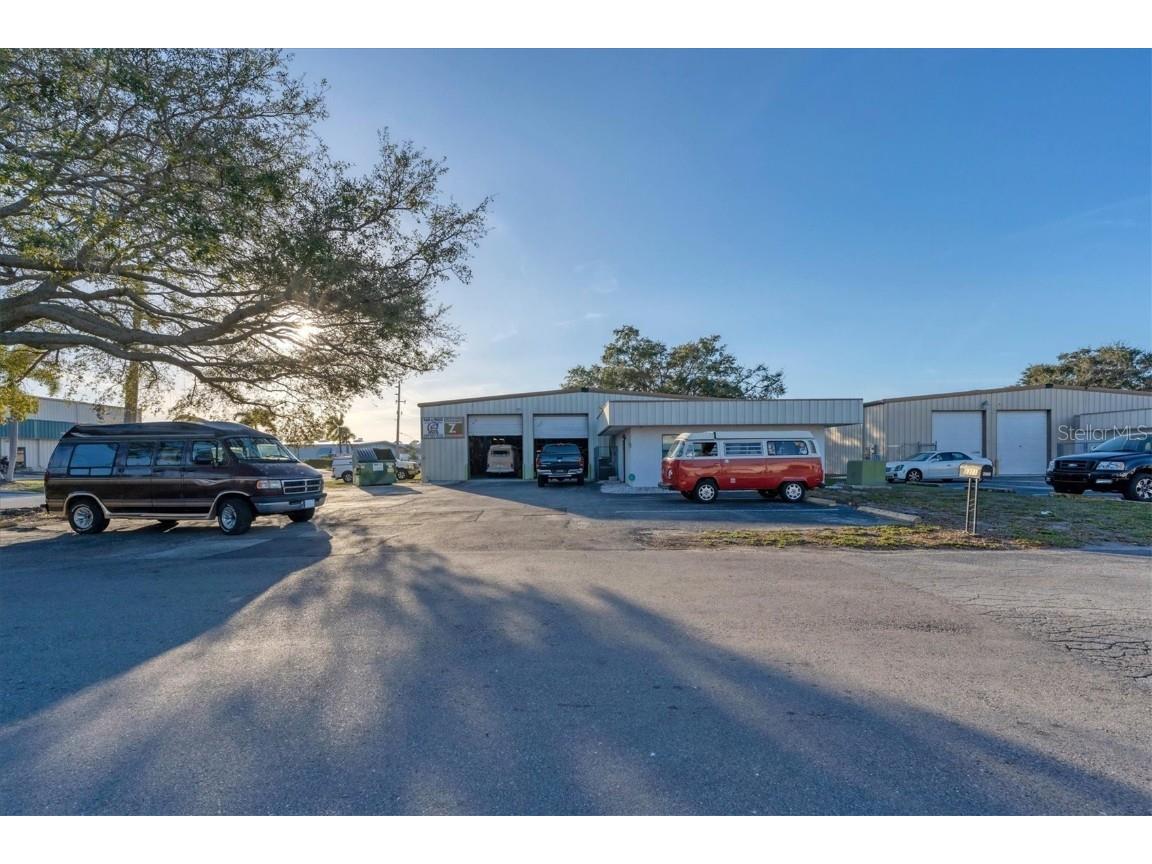 2311A.B & 2331AB. Whitfield Industrial Way #A Sarasota FL 34243 T3518171 image1