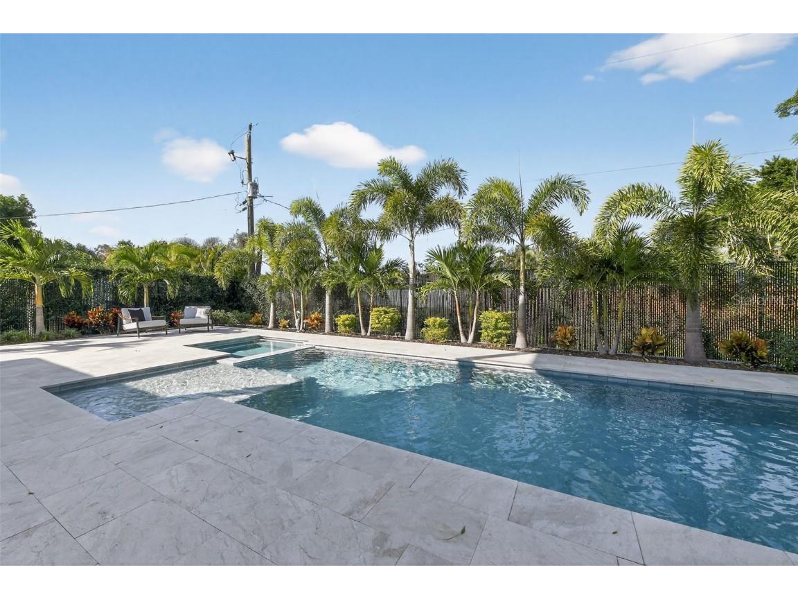 2311 Grove Street Sarasota FL 34239 A4673098 image20