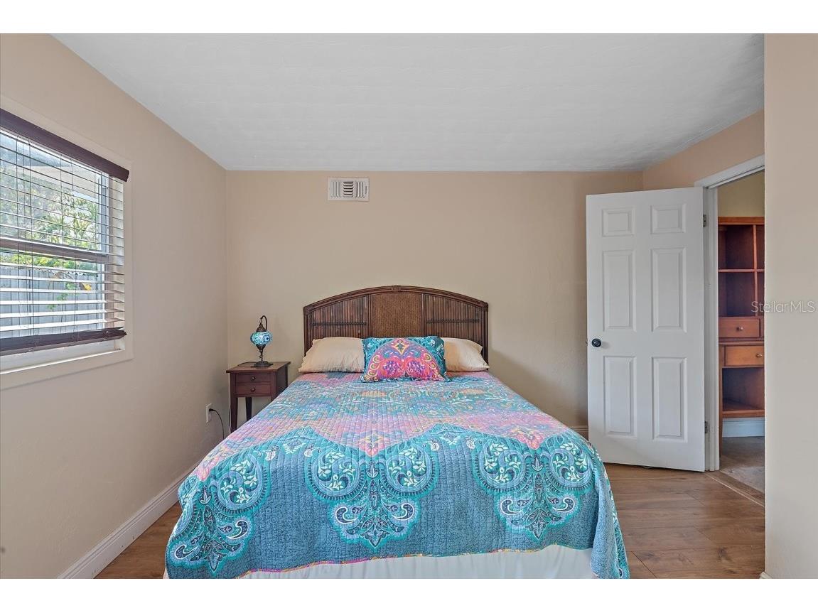 2313 Loma Linda Street Sarasota FL 34239 A4671821 image16