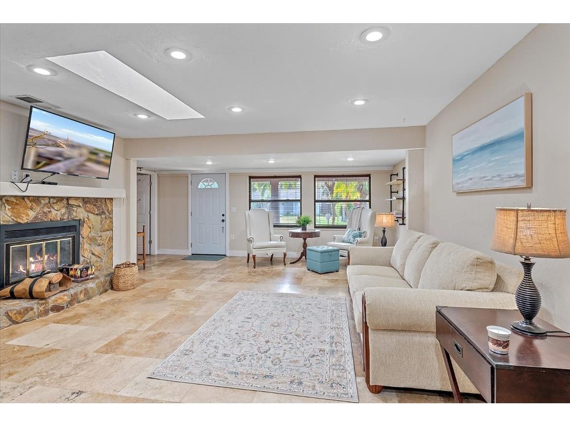 2313 Loma Linda Street Sarasota FL 34239 A4671821 image2