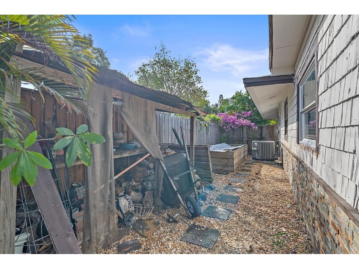 2313 Loma Linda Street Sarasota FL 34239 A4671821 image25