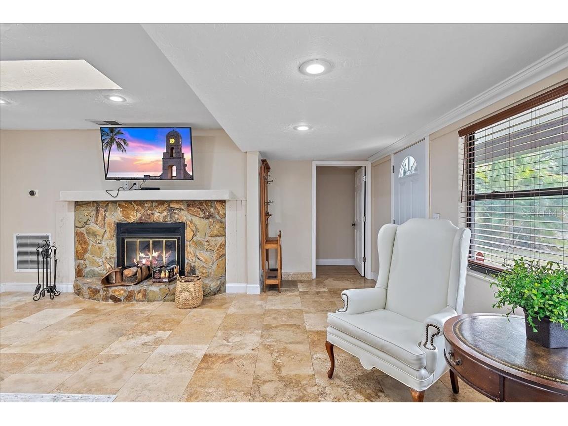 2313 Loma Linda Street Sarasota FL 34239 A4671821 image5