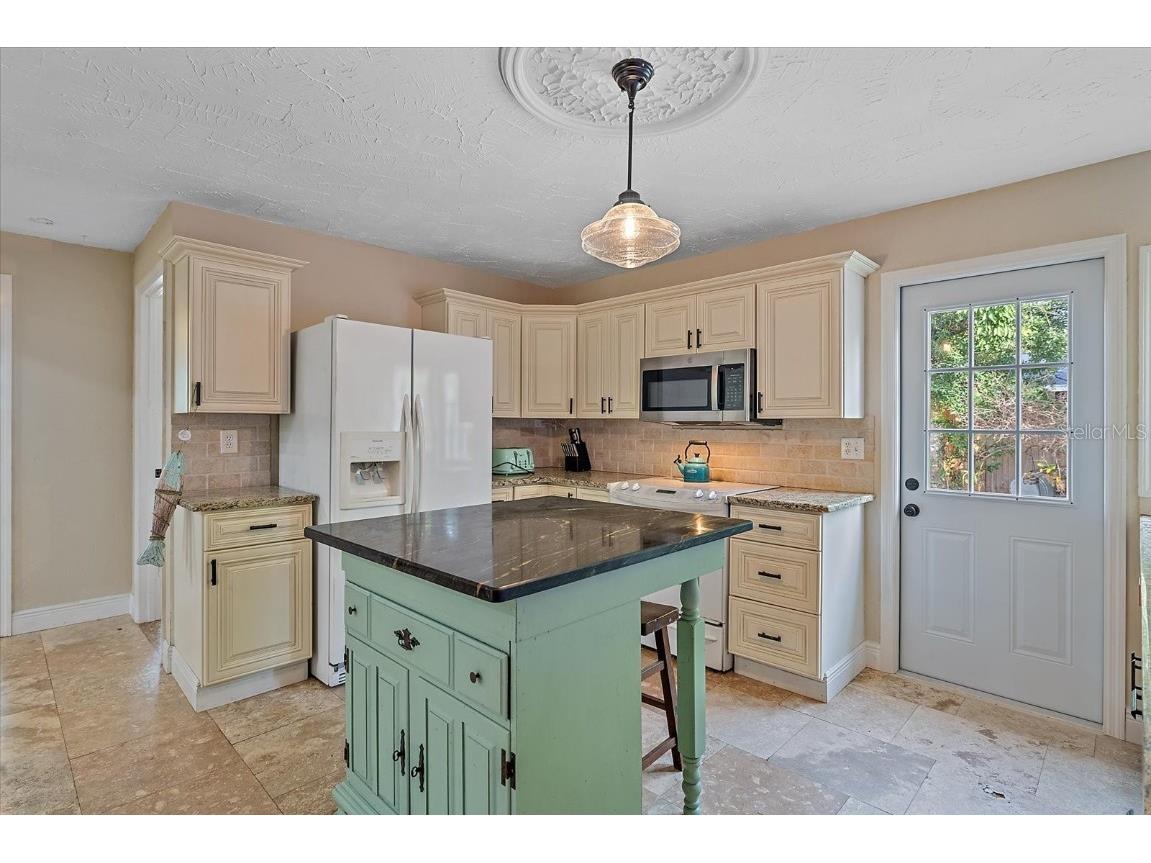 2313 Loma Linda Street Sarasota FL 34239 A4671821 image9