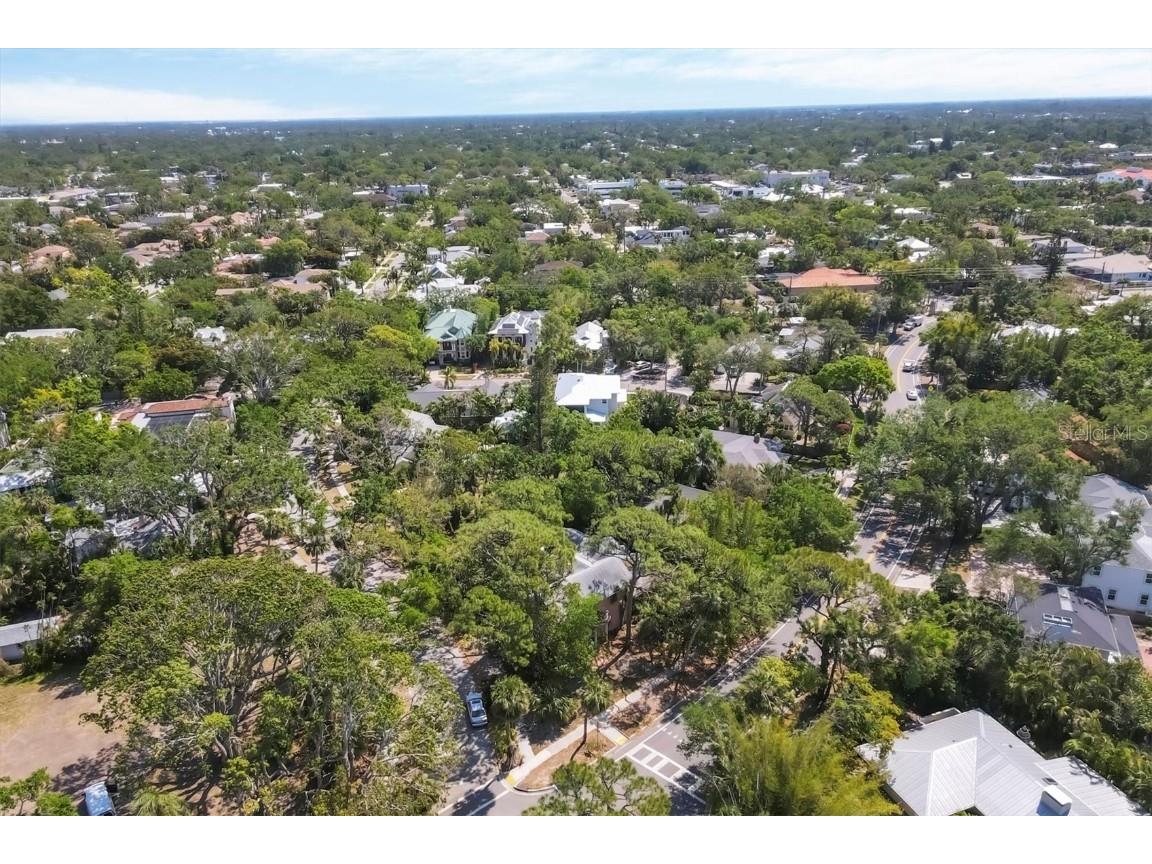 2315 Mcclellan Parkway Sarasota FL 34239 A4659498 image11