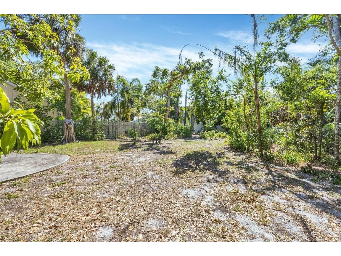 2315 Mcclellan Parkway Sarasota FL 34239 A4659498 image17