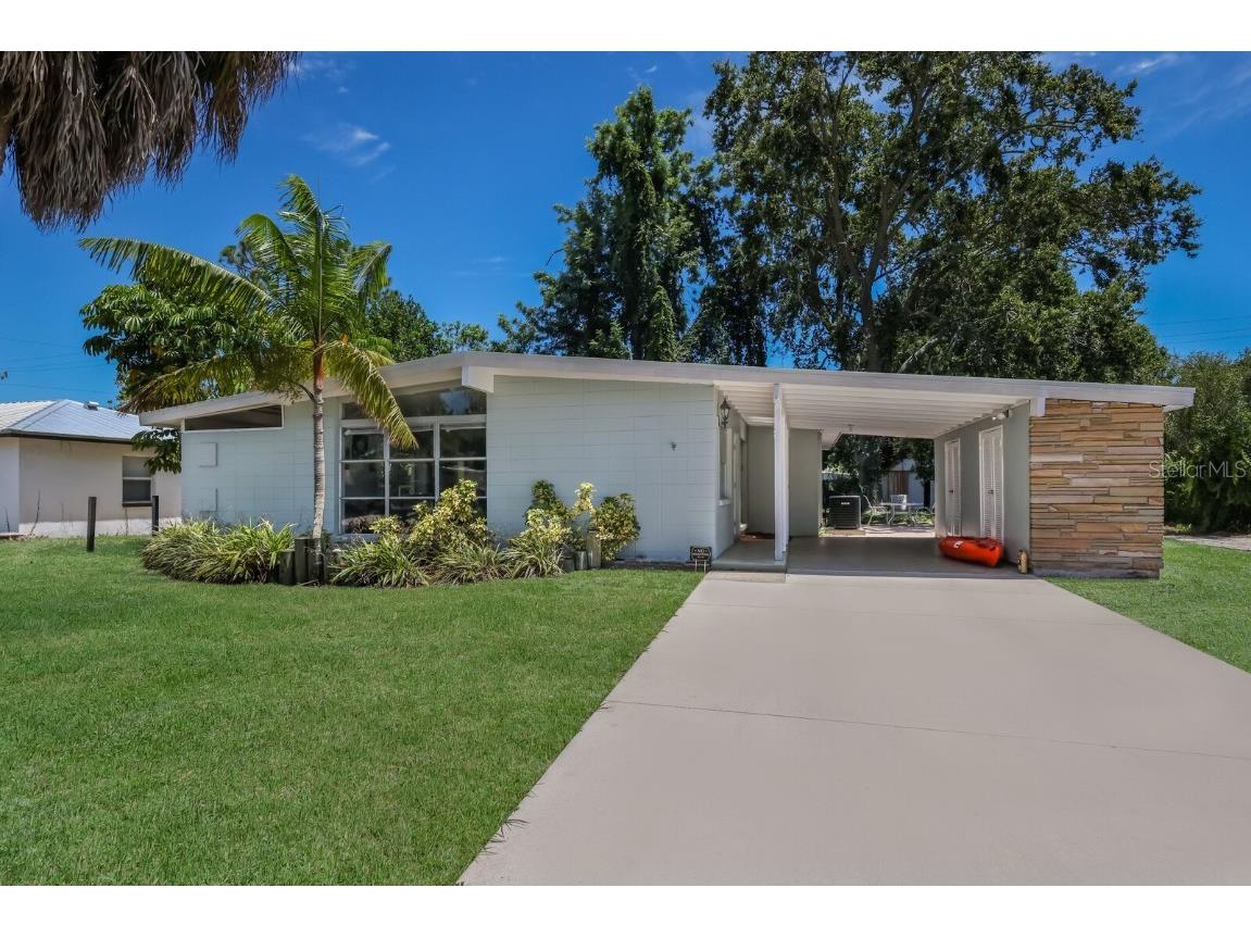 2316 Amherst Avenue Bradenton FL 34207 - SARASOTA BAY A4573714 image1