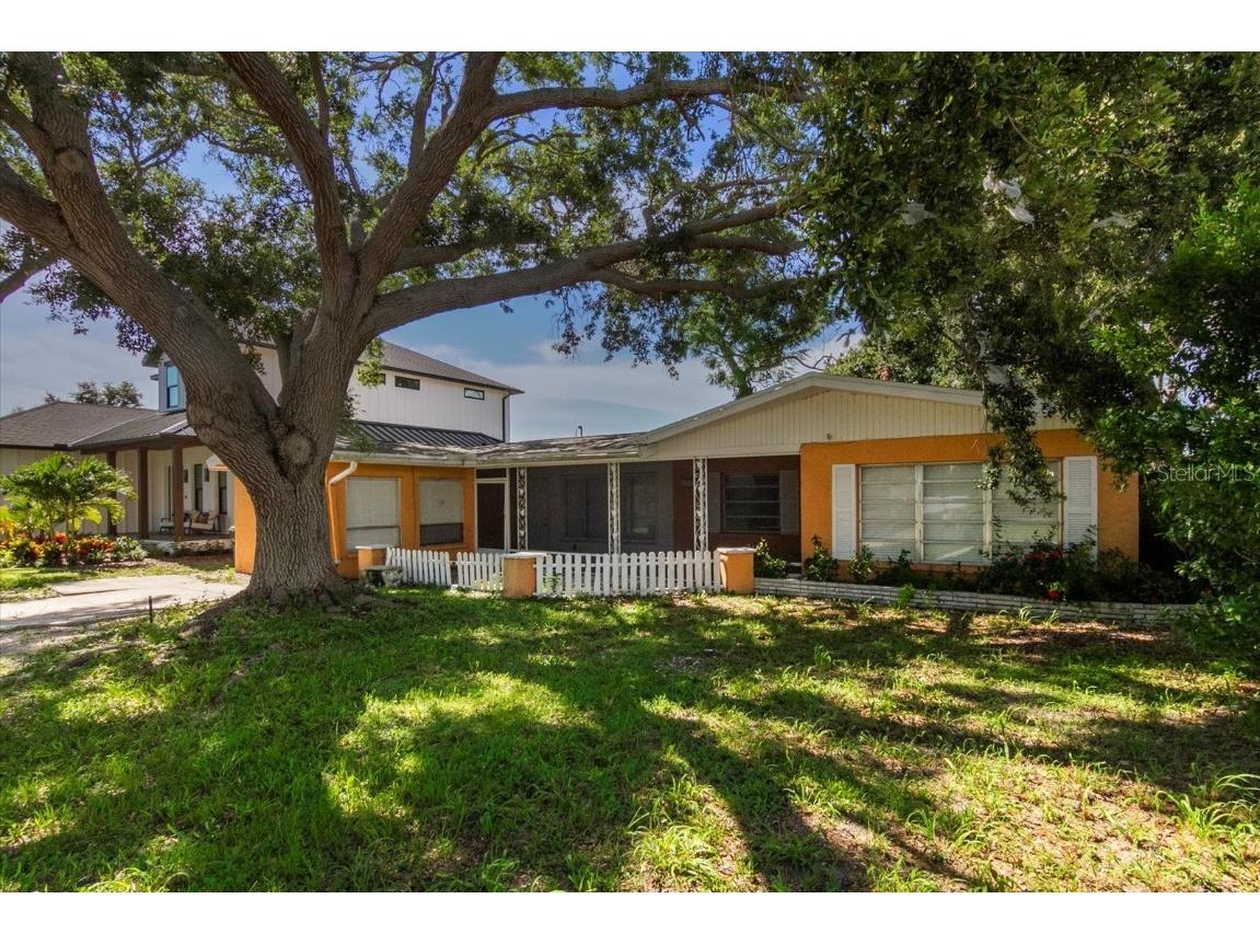 2317 Grove Street Sarasota FL 34239 A4658824 image1