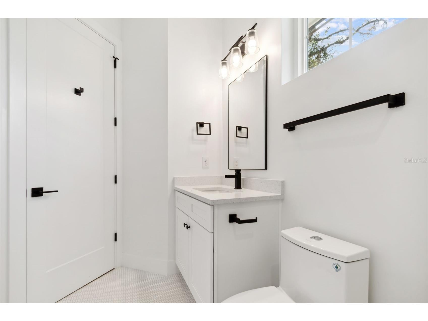 2318 Bay Street Sarasota FL 34237 A4626591 image32