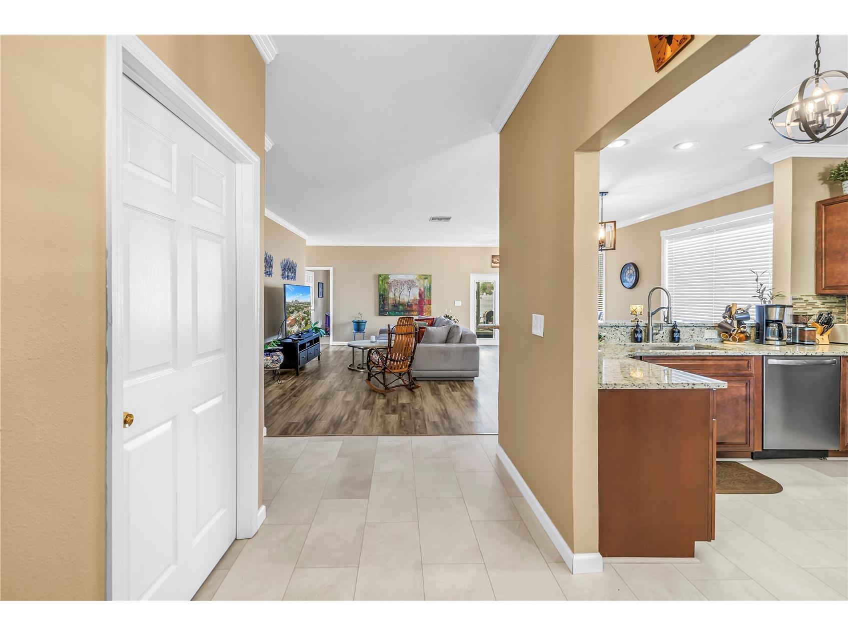 2318 W Cherry Street Tampa FL 33607 TB8517149 image3
