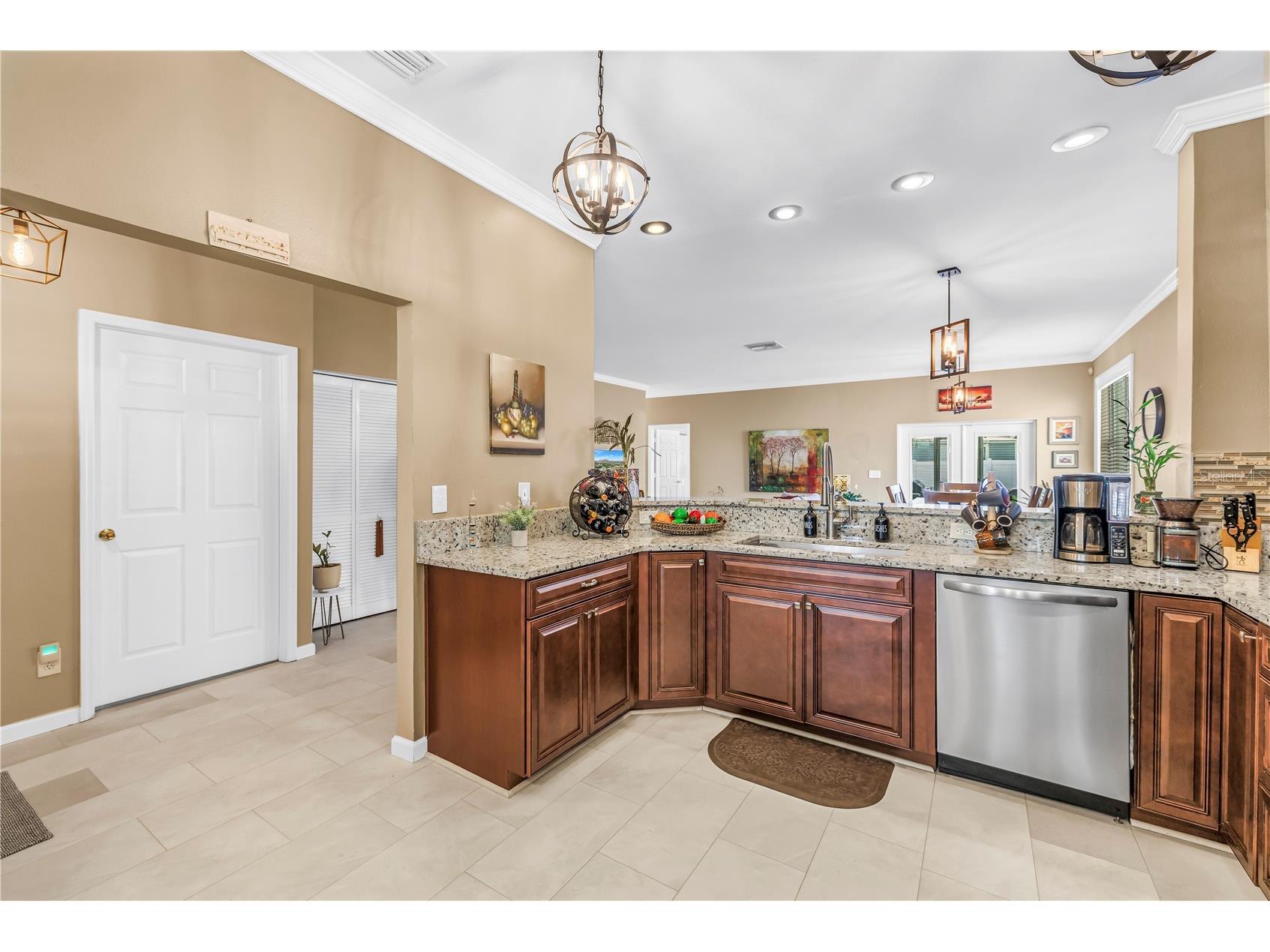 2318 W Cherry Street Tampa FL 33607 TB8517149 image7