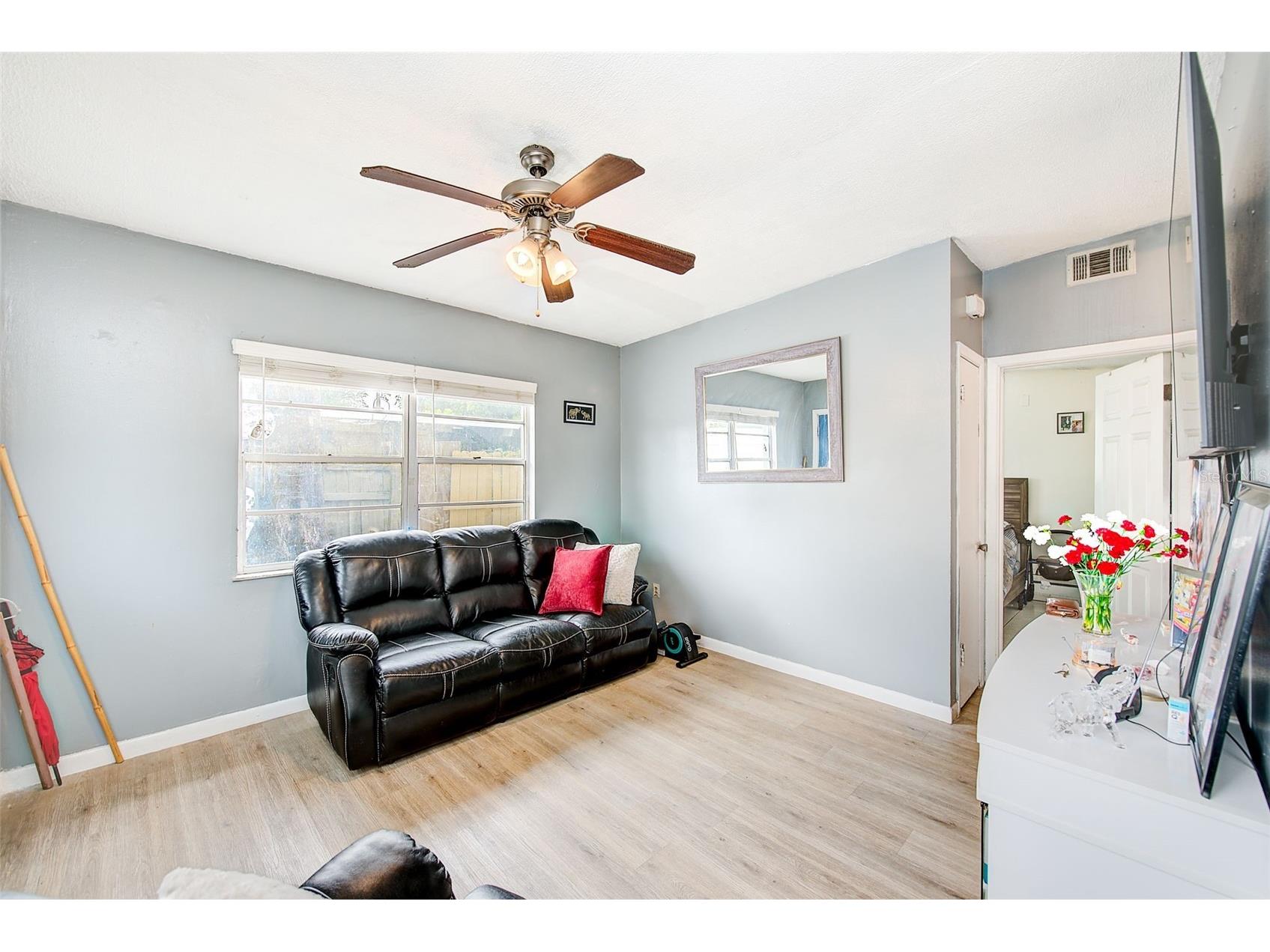 2318 W Powhatan Avenue Tampa FL 33603 TB8524344 image5