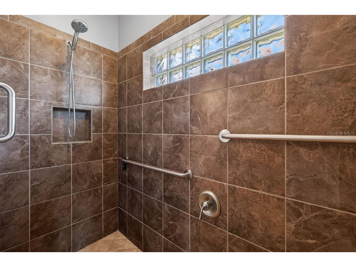 2318 Wakefield Way Mount Dora FL 32757 - LAKES OF MOUNT DORA G5105072 image20