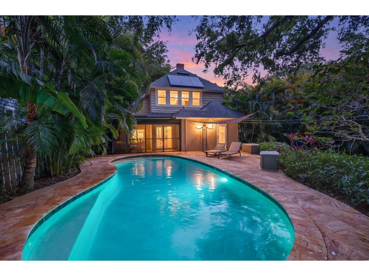 2318 Woodlawn Circle E Saint Petersburg FL 33704 TB8496168 image1