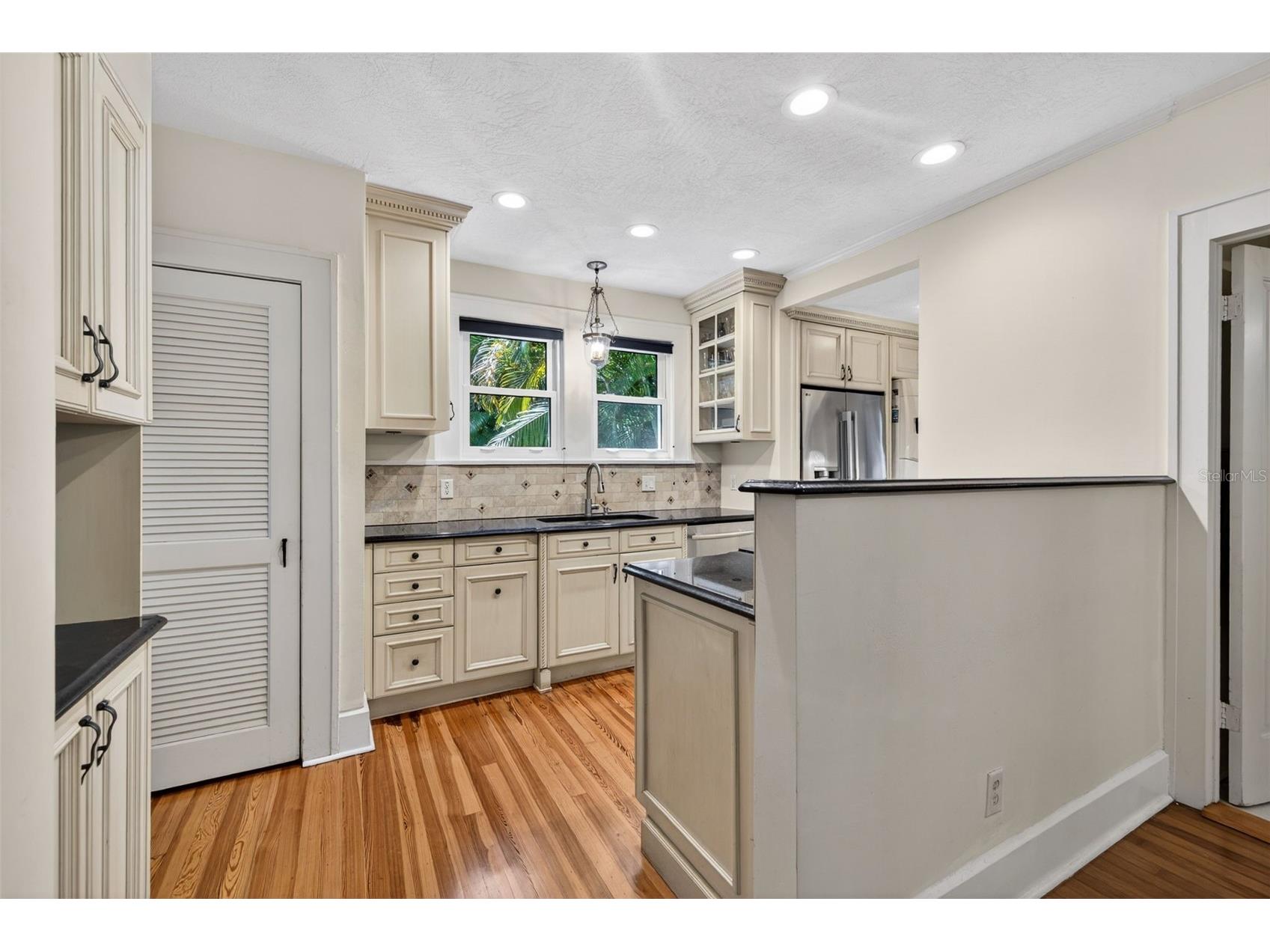2318 Woodlawn Circle E Saint Petersburg FL 33704 TB8496168 image12