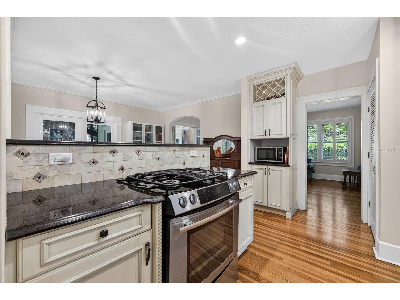 2318 Woodlawn Circle E Saint Petersburg FL 33704 TB8496168 image16