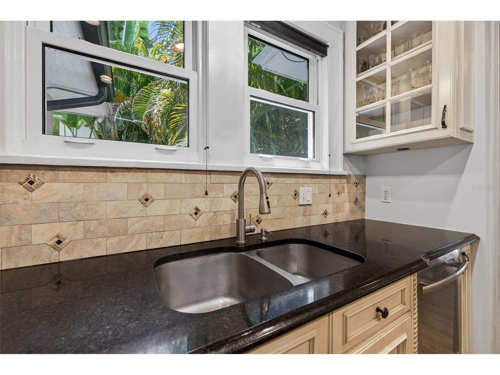 2318 Woodlawn Circle E Saint Petersburg FL 33704 TB8496168 image17