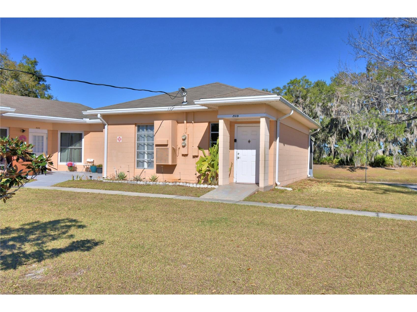 2319 Club Circle Lakeshore FL 33854 - LAKE WALK IN THE WATER P4937951 image1