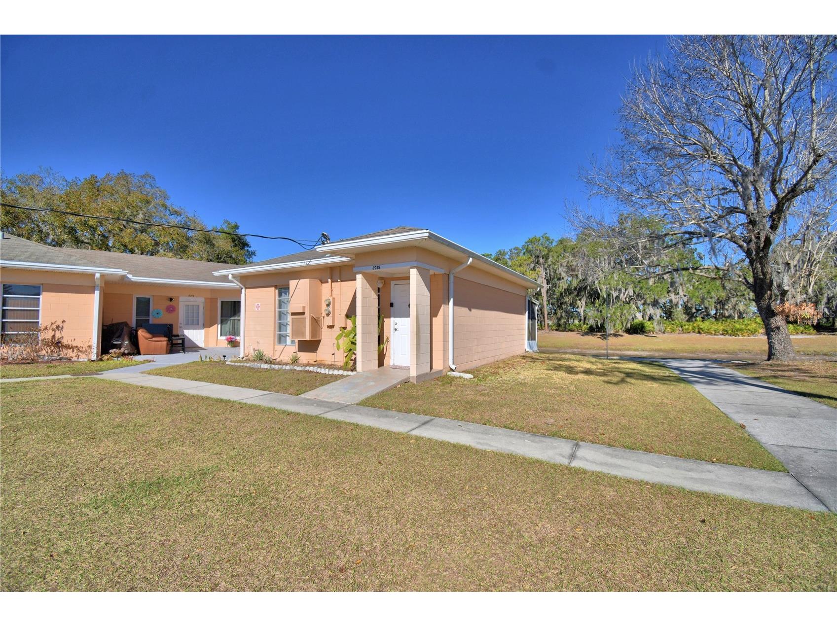 2319 Club Circle Lakeshore FL 33854 - LAKE WALK IN THE WATER P4937951 image2