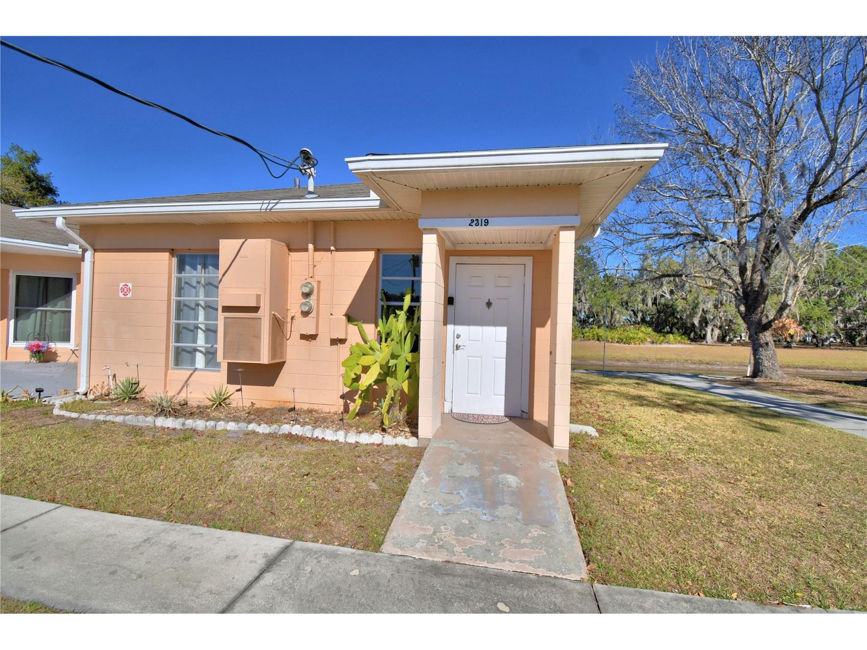 2319 Club Circle Lakeshore FL 33854 - LAKE WALK IN THE WATER P4937951 image3
