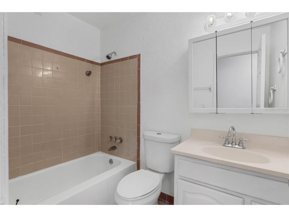 2319 Continental Boulevard Orlando FL 32808 O6358391 image18