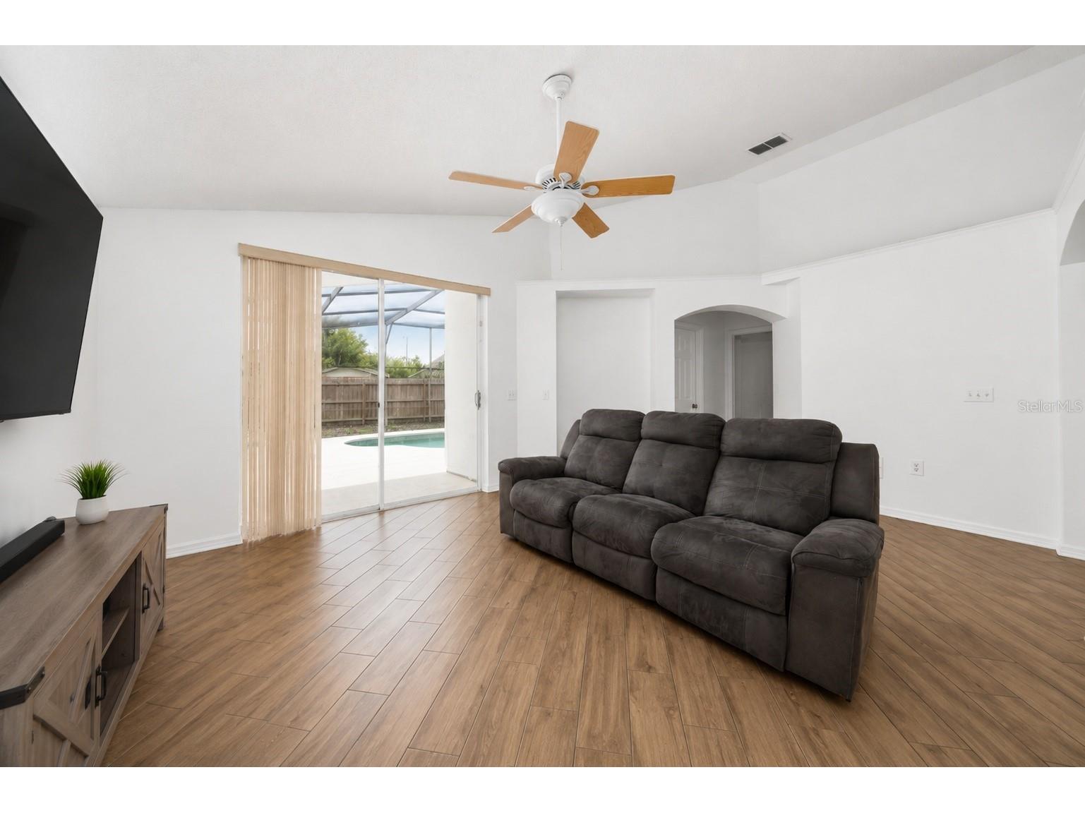 232 Lake Shore Parkway Davenport FL 33896 S5150091 image9