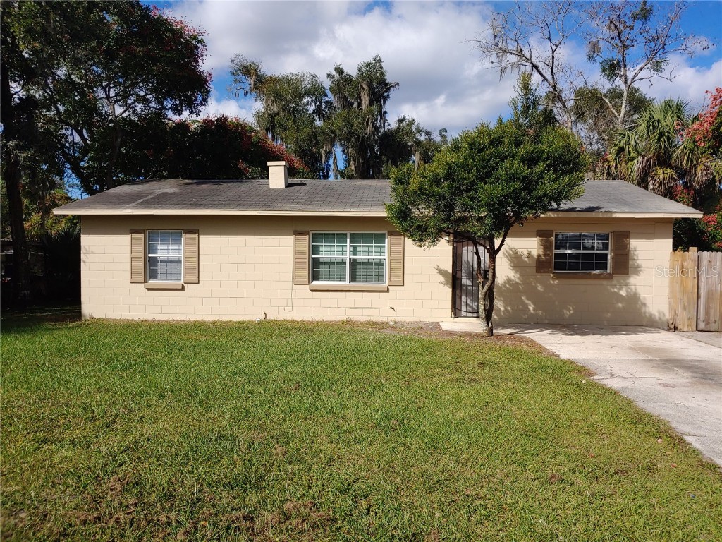 232 S Blue Lake Avenue Deland FL 32724 V4930337 image1