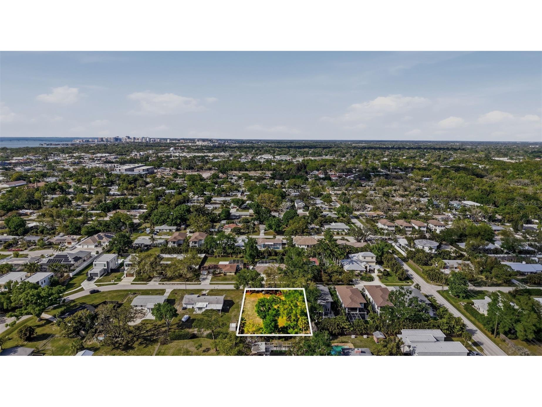 2320 Florinda Street Sarasota FL 34231 A4686978 image1