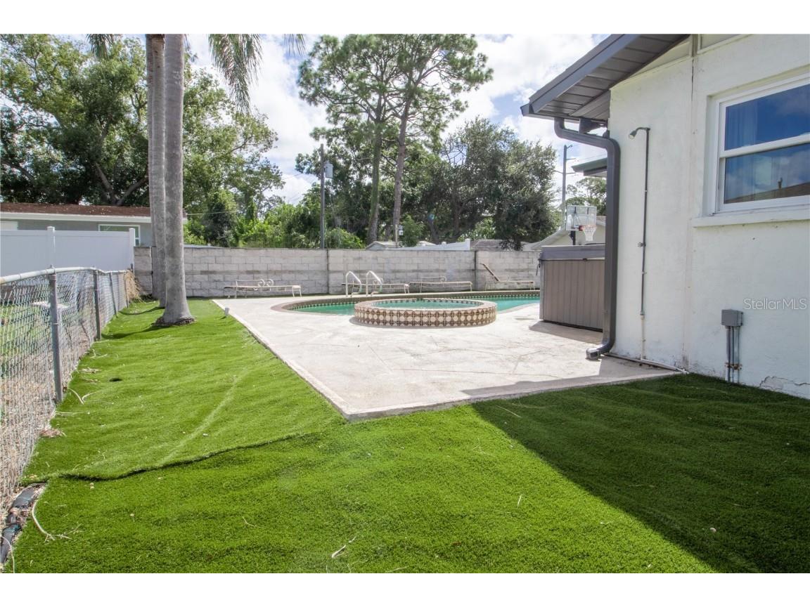 2320 N Euclid Avenue Sarasota FL 34234 A4667448 image32