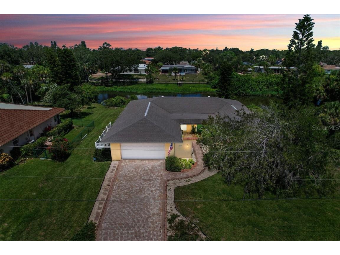 2320 Tanglewood Drive Sarasota FL 34239 - PHILLIPPI CREEK A4572061 image1