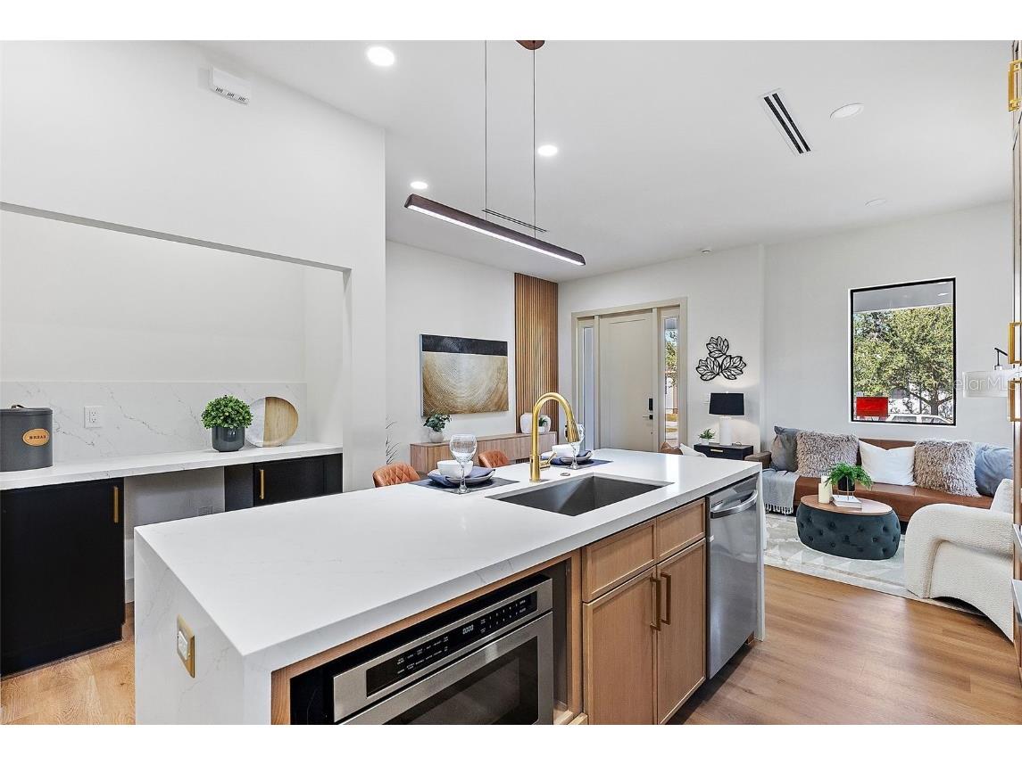 2320 W North B Street Tampa FL 33609 TB8448204 image11