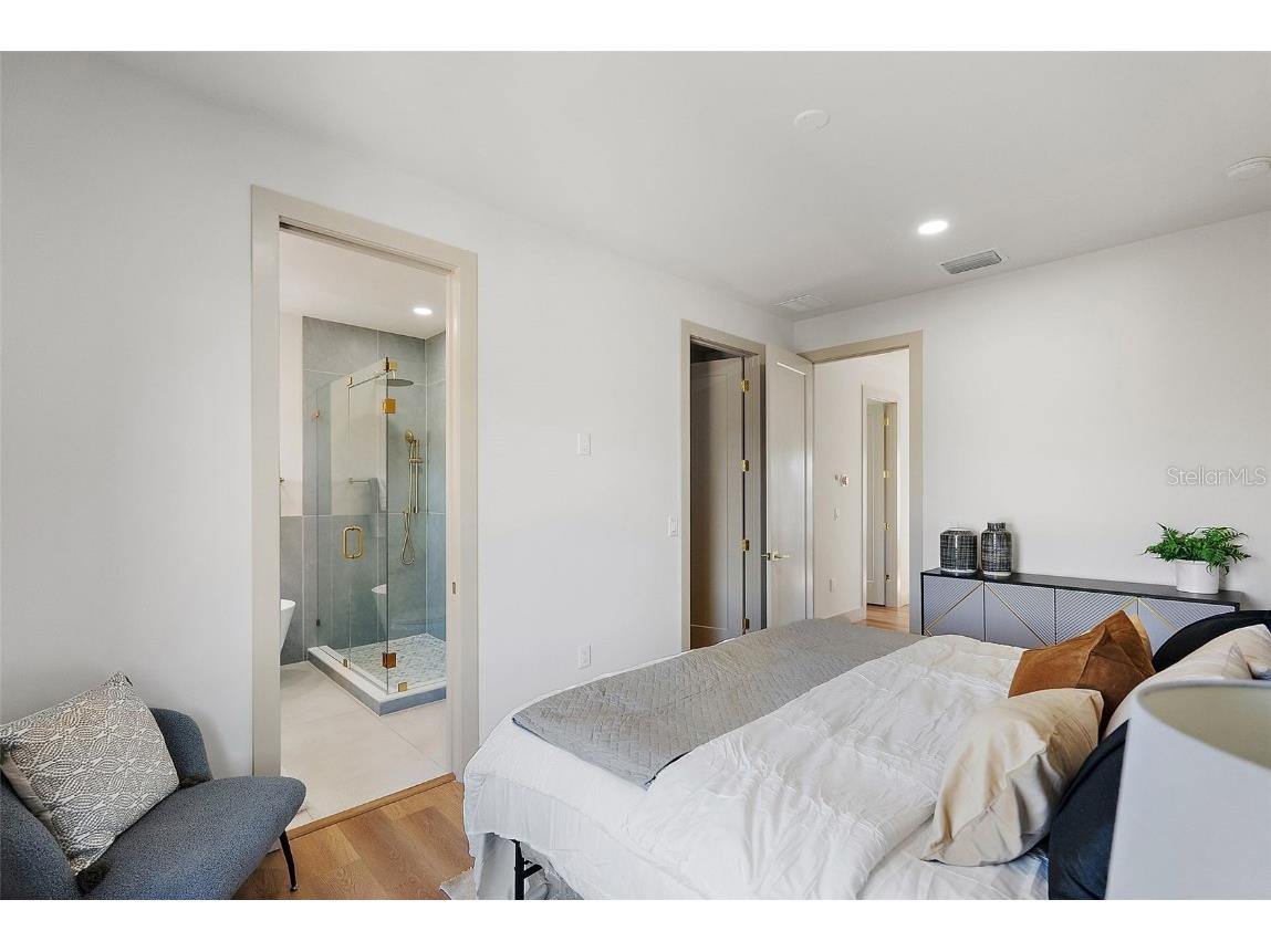 2320 W North B Street Tampa FL 33609 TB8448204 image18