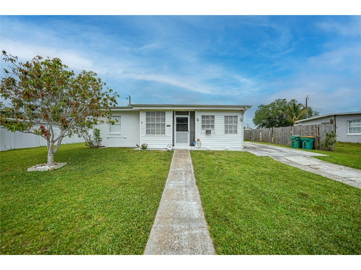 2321 Dallas Street Port Charlotte FL 33952 C7509357 image1