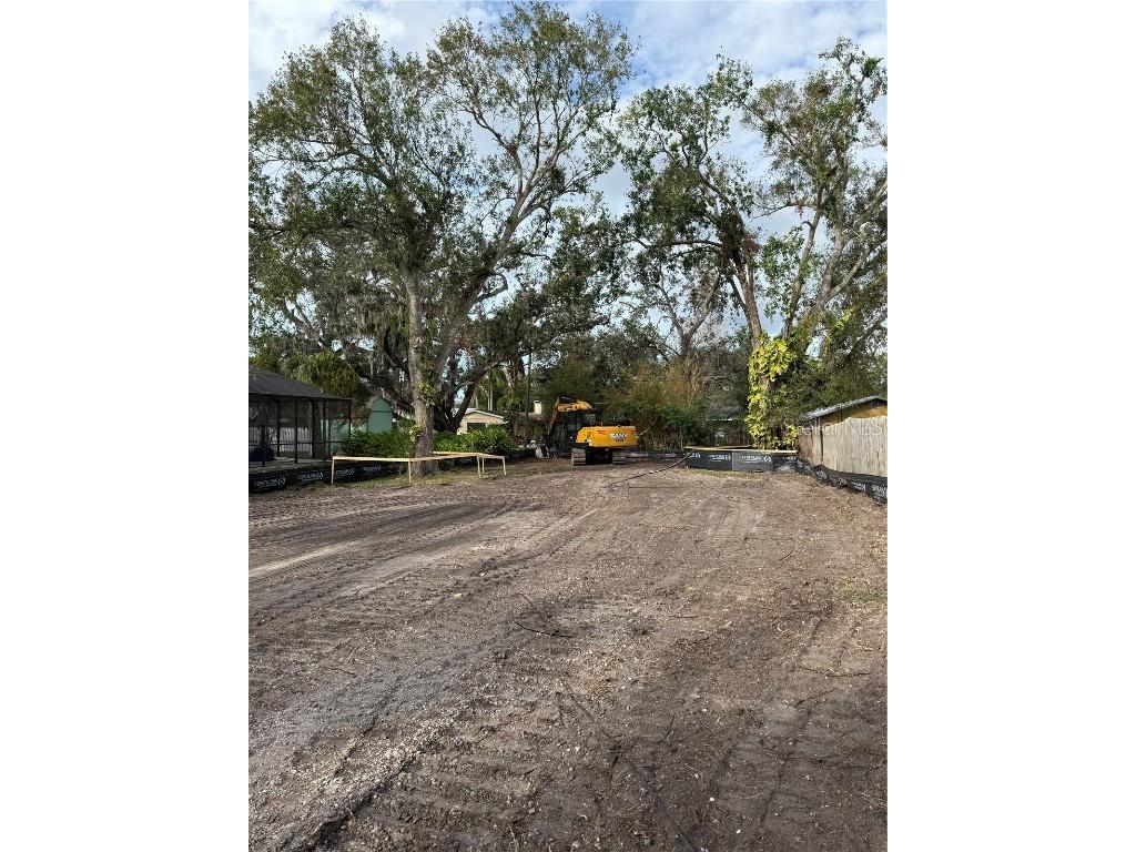 2321 Hillview Street Sarasota FL 34239 A4632164 image1