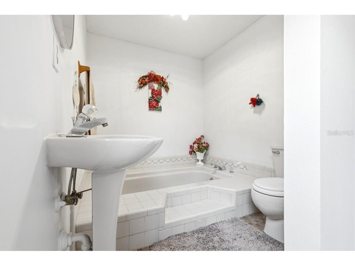 2322 Matthew Circle Deltona FL 32738 V4949563 image9