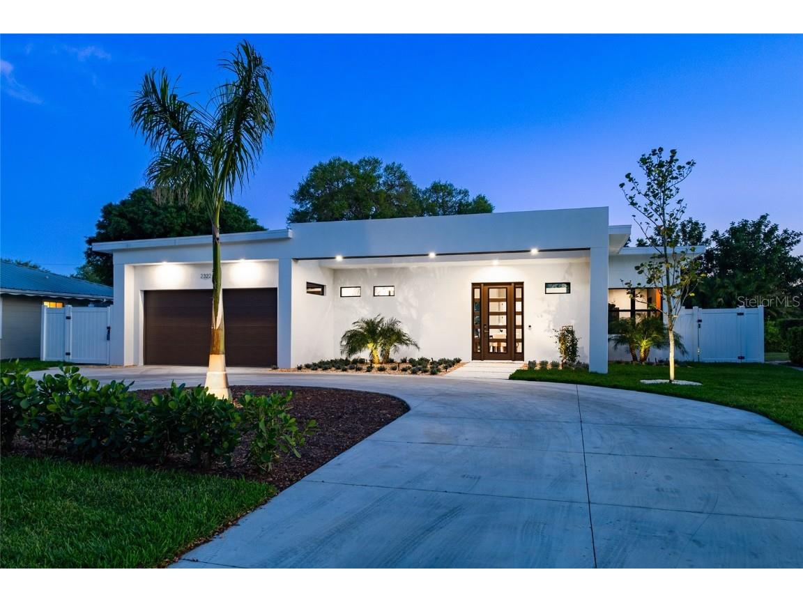2322 Siesta Drive Sarasota FL 34239 A4599258 image1