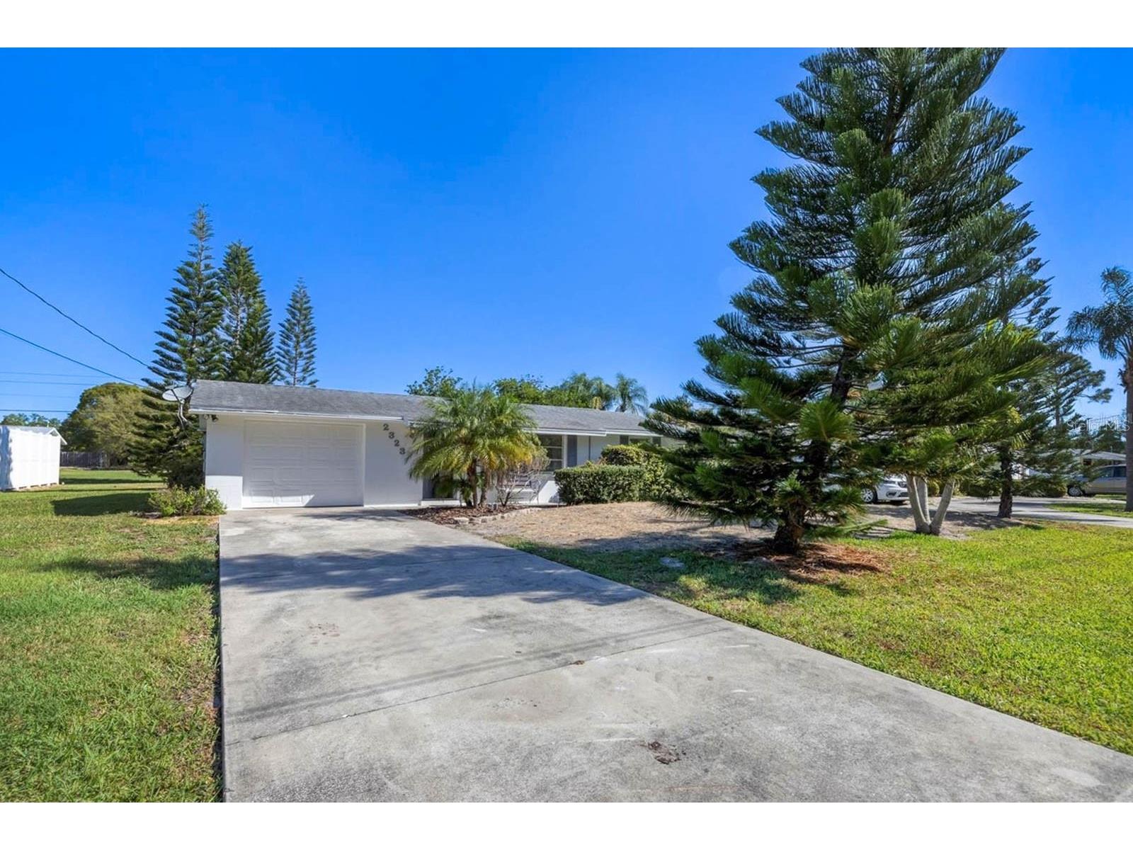 2323 Doud Street Sarasota FL 34231 A4687133 image1