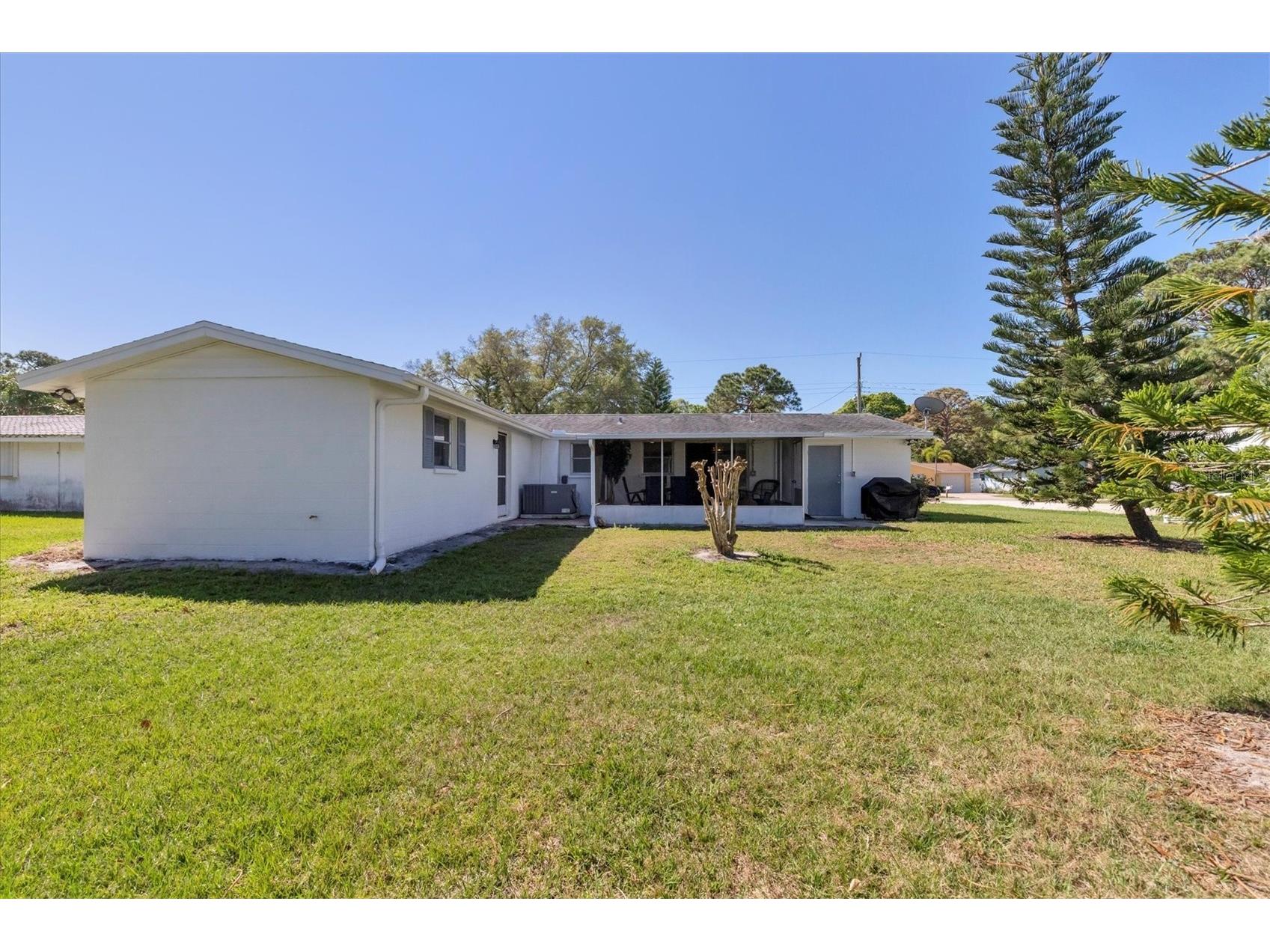 2323 Doud Street Sarasota FL 34231 A4687133 image32