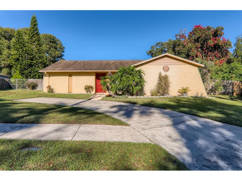 2323 Merrily Circle N Seffner FL 33584 W7840530 image1