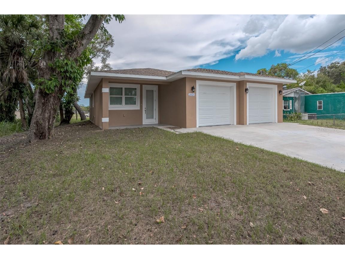 2323 Pershing Avenue Sarasota FL 34234 A4584438 image1