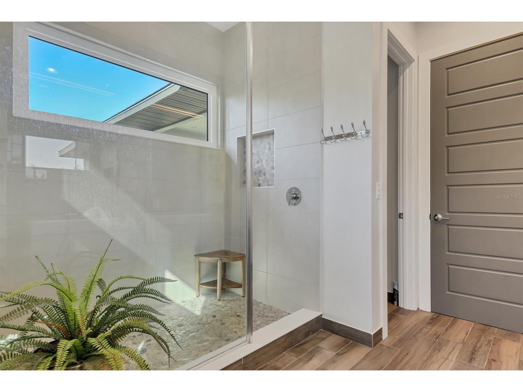 2323 Pine Terrace Sarasota FL 34231 A4679272 image18