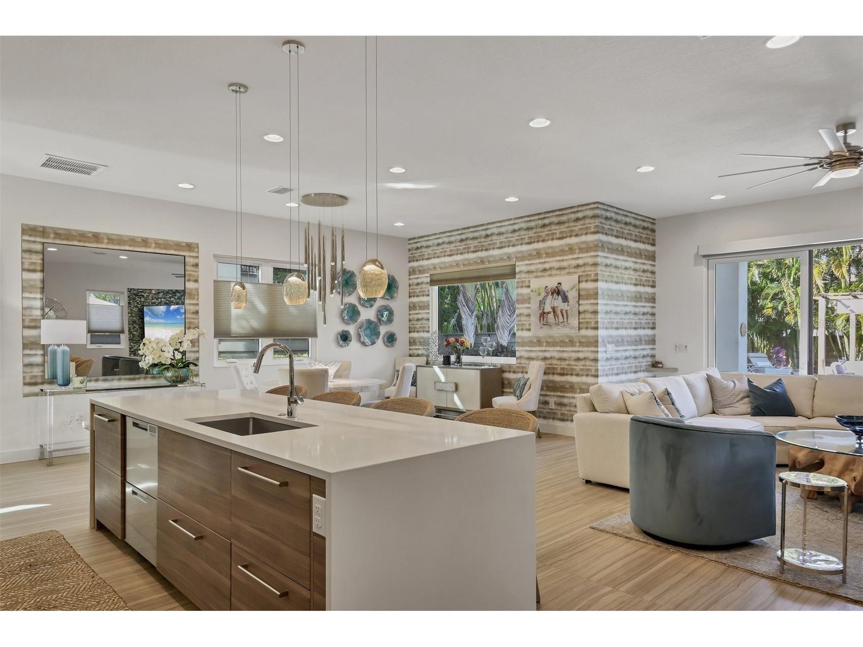 2323 Pine Terrace Sarasota FL 34231 A4679272 image2