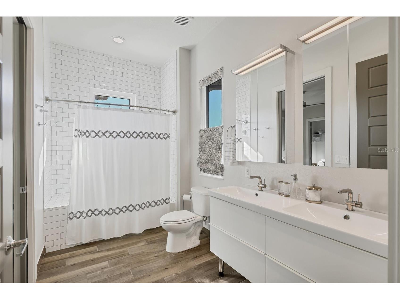 2323 Pine Terrace Sarasota FL 34231 A4679272 image23