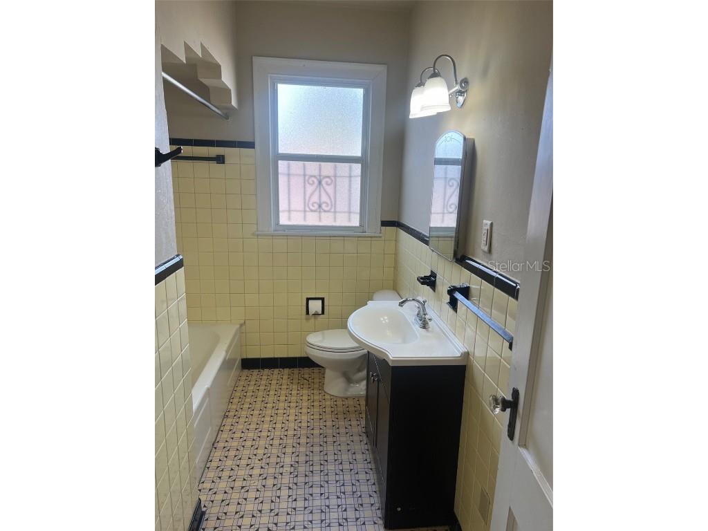 2323 W North B Street Tampa FL 33609 TB8453142 image8