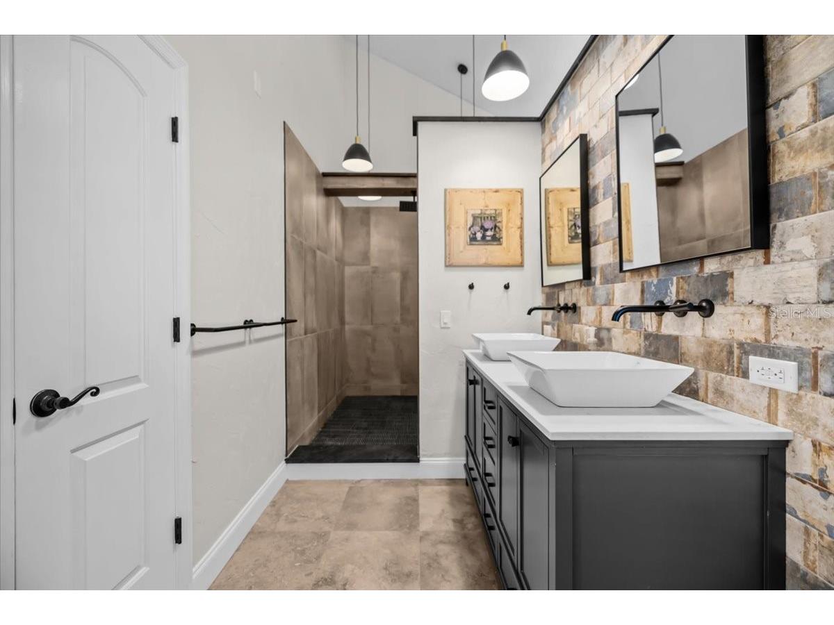 2327 4th Avenue N Saint Petersburg FL 33713 TB8474461 image40