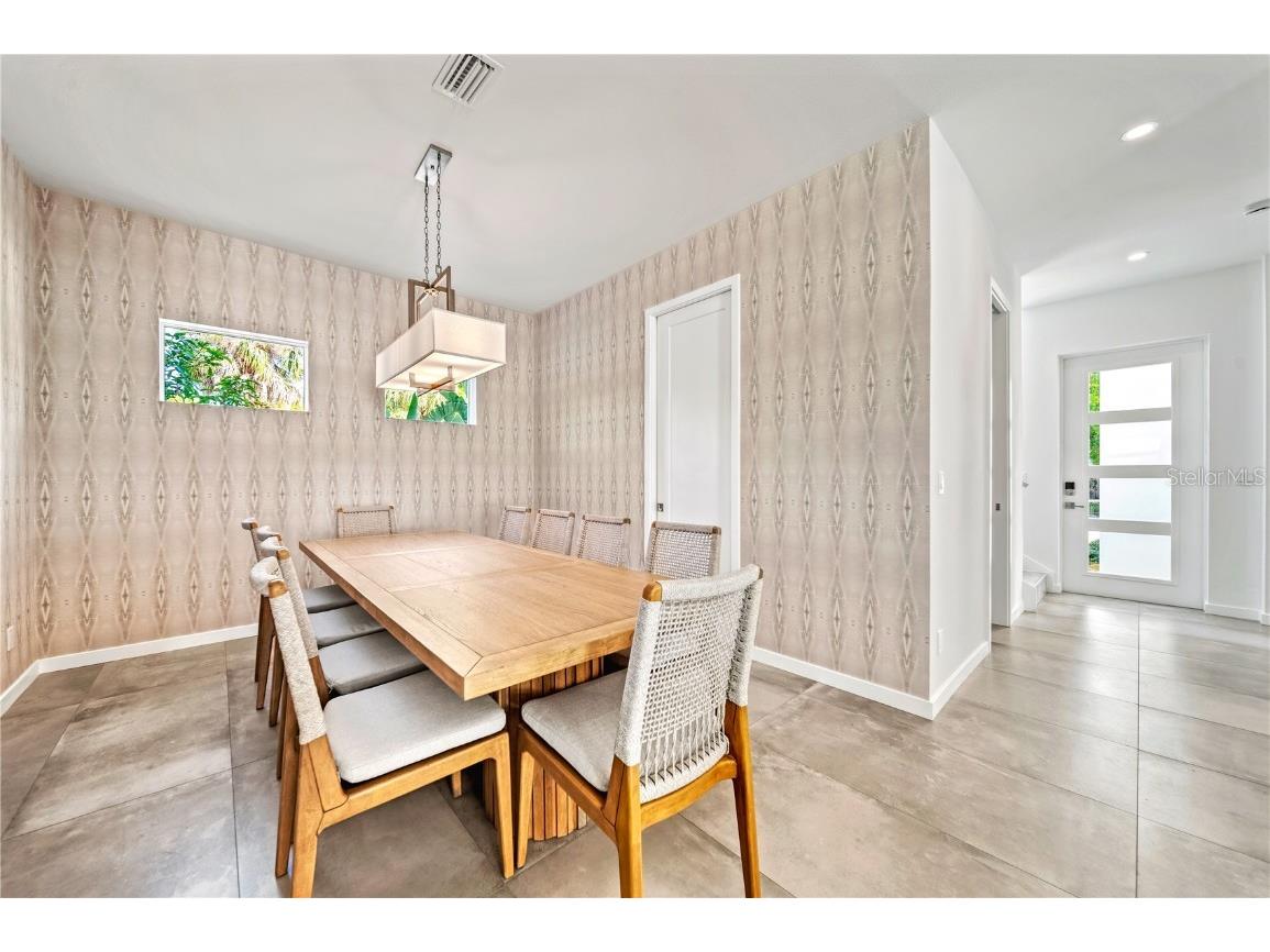 2327 Hillview Street Sarasota FL 34239 A4623881 image10