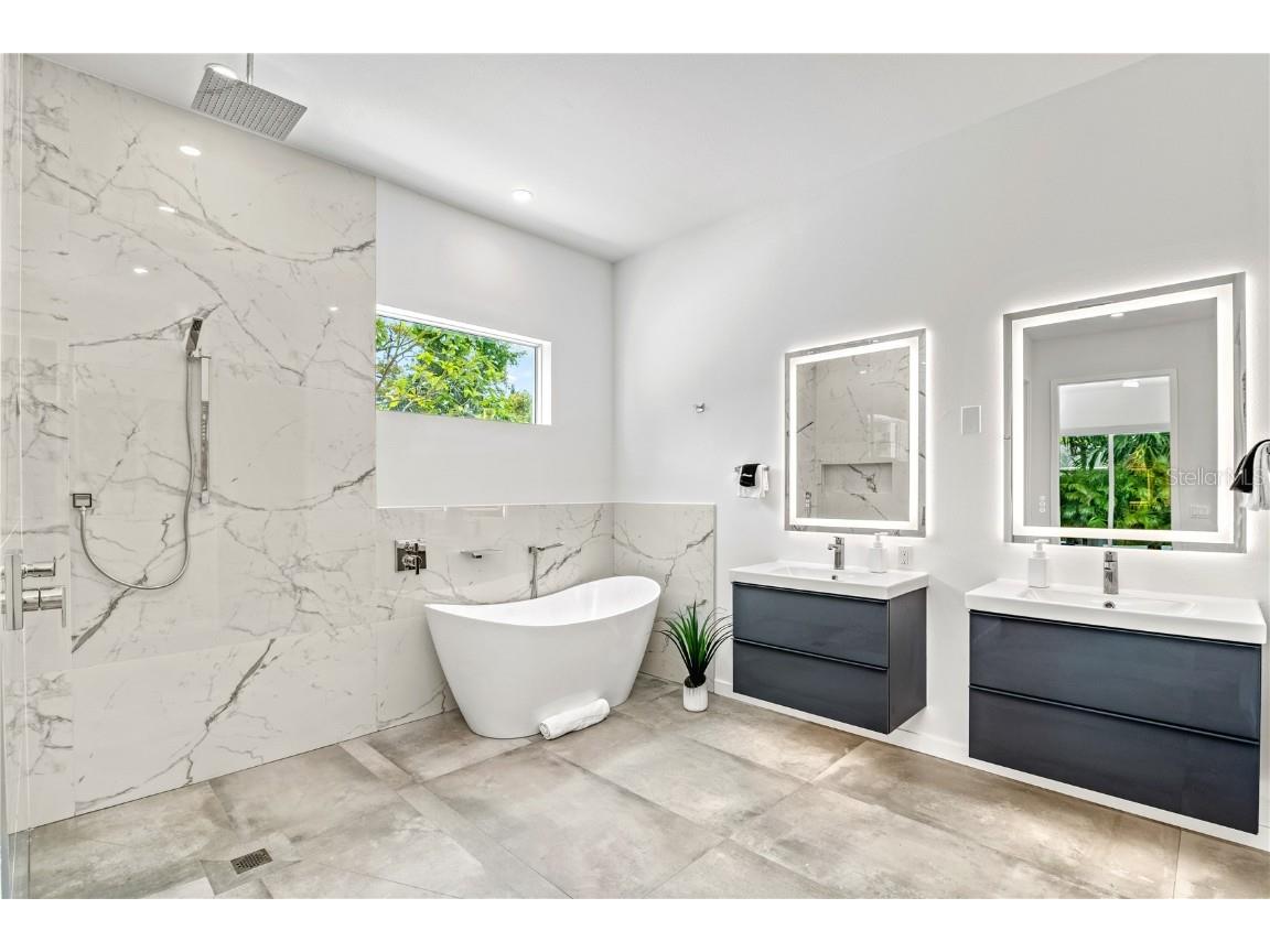 2327 Hillview Street Sarasota FL 34239 A4623881 image22