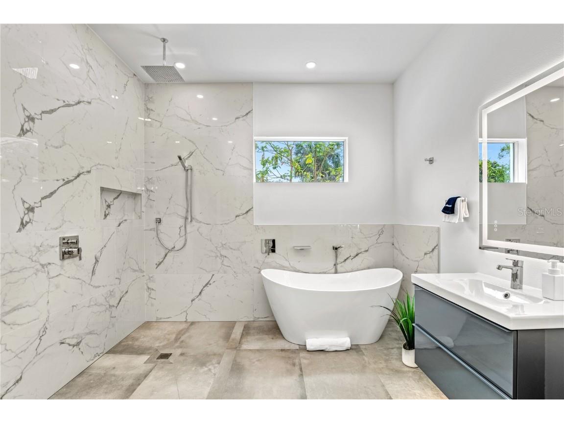 2327 Hillview Street Sarasota FL 34239 A4623881 image23