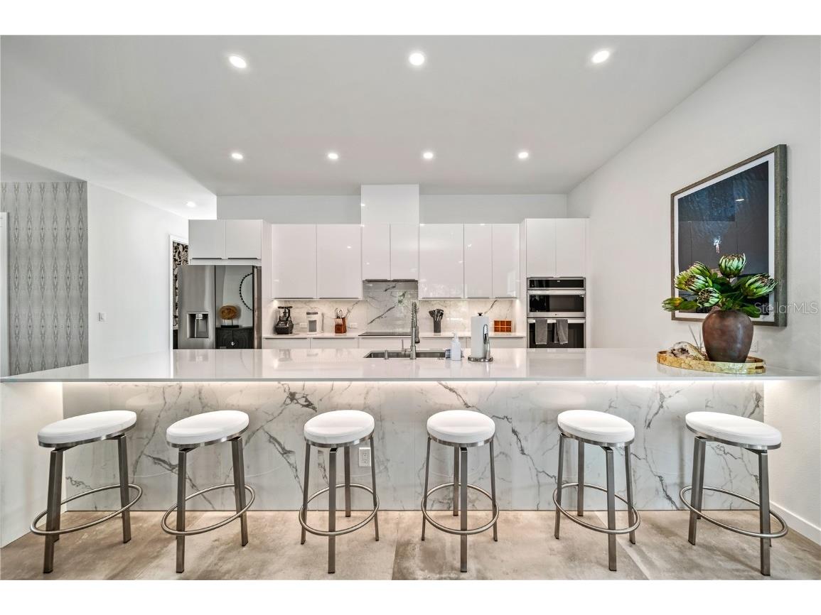 2327 Hillview Street Sarasota FL 34239 A4623881 image3