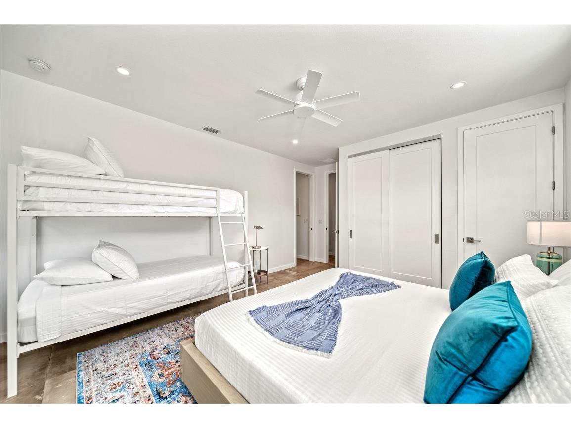 2327 Hillview Street Sarasota FL 34239 A4623881 image35