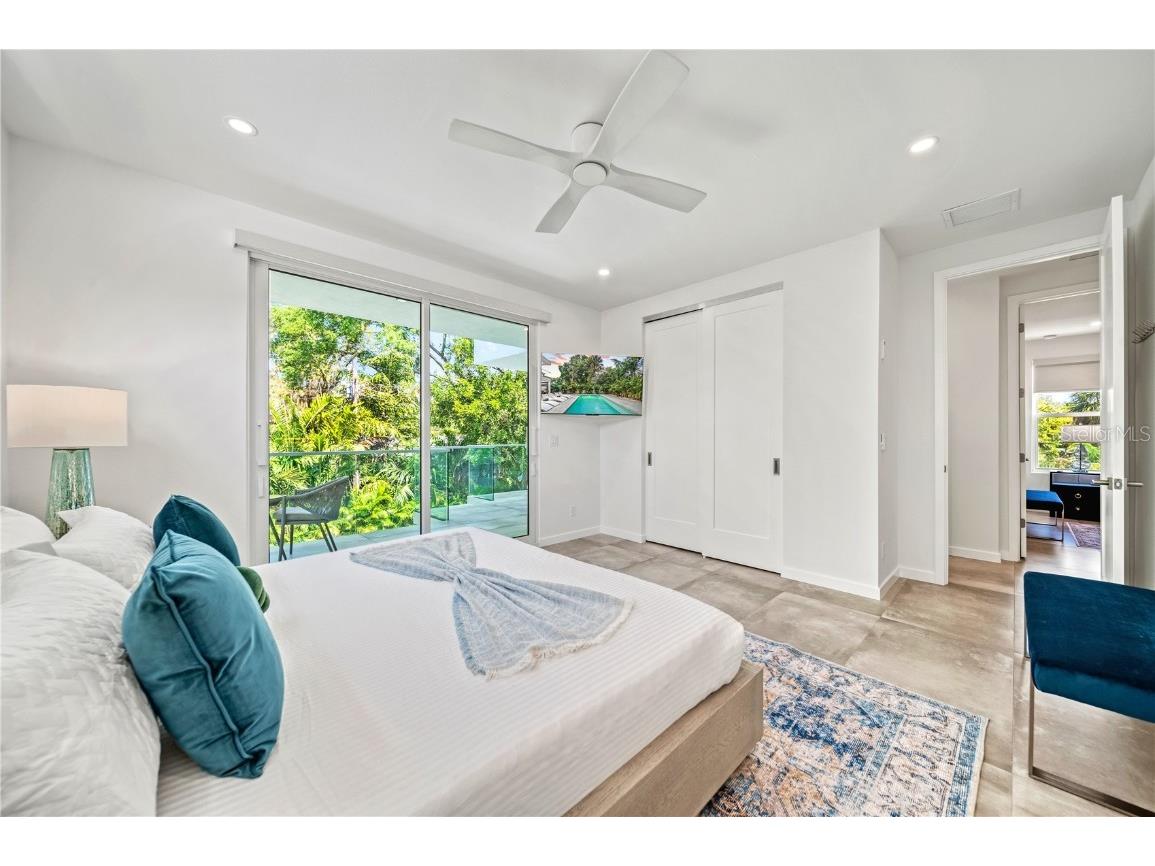 2327 Hillview Street Sarasota FL 34239 A4623881 image40